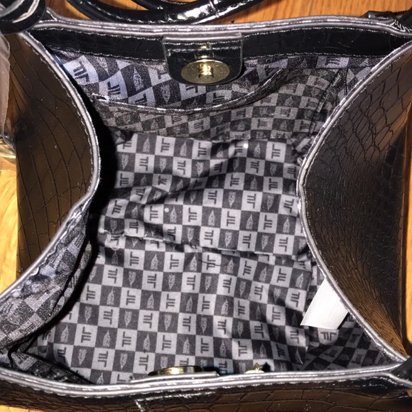 LONDON FOG Satchel - Picture 7 of 13